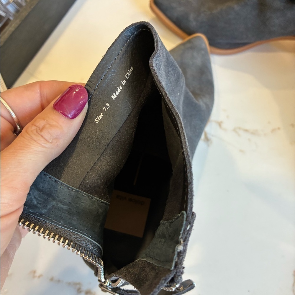 Dolce Vita gray suede ankle booties size 7.5 - Picture 4 of 4